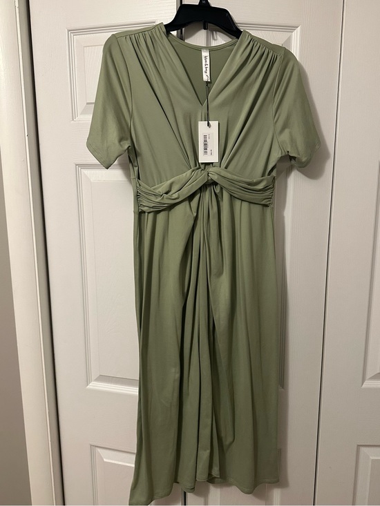 Wren & Ivory Dresses & Skirts - Knot-Front Short Sleeve Midi Dress in Sage Green